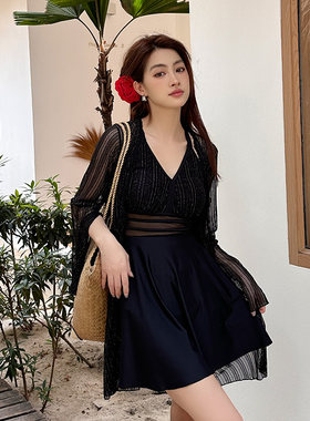 笑姐泳衣女性感连体长袖防晒海边大码胖mm显瘦遮肚高级感泳装