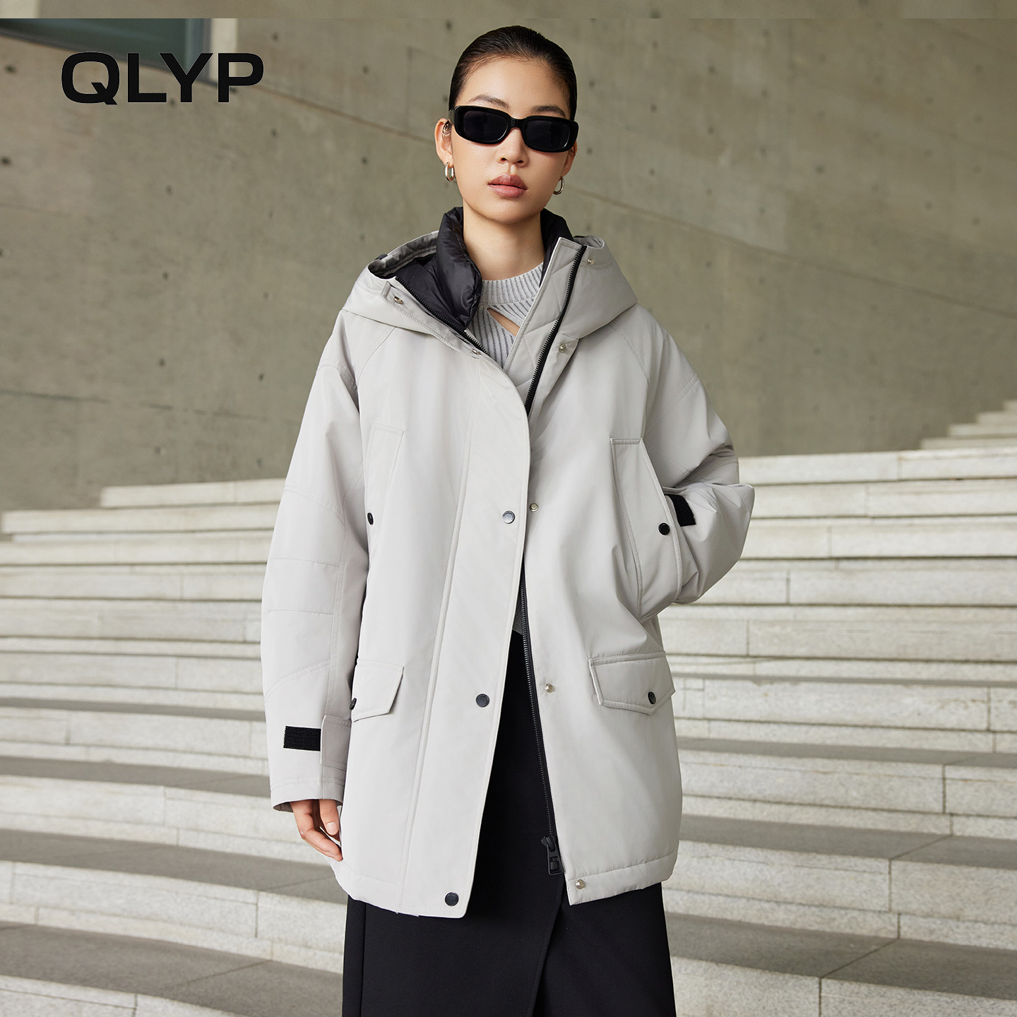 中长款连帽宽松加厚保暖羽绒服