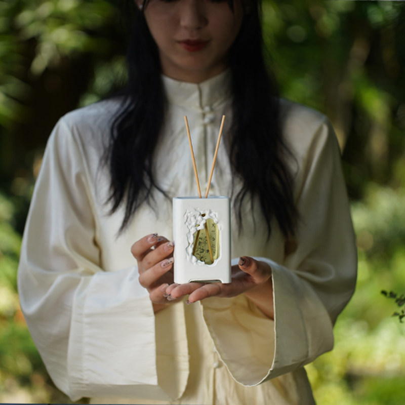 新中式伴手礼香薰套装礼盒小花茉莉淡雅花香液体藤条无火室内高级