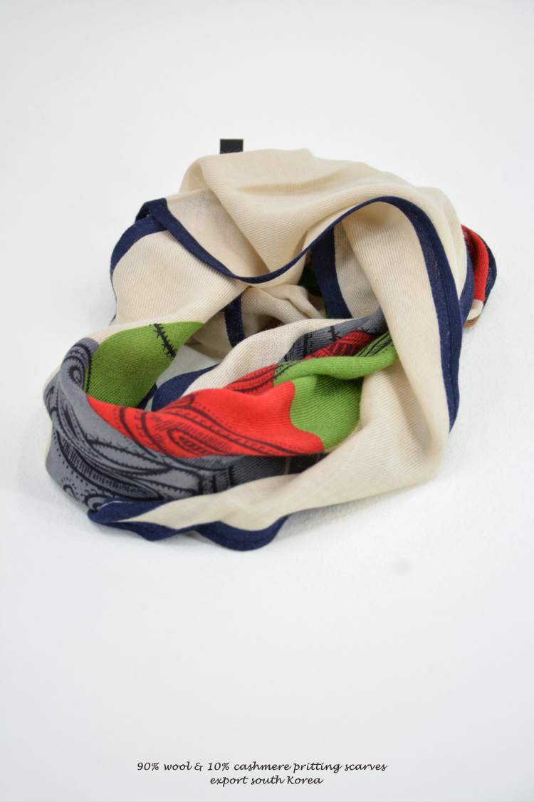 羊毛羊绒印花女士菱形巾长巾围巾