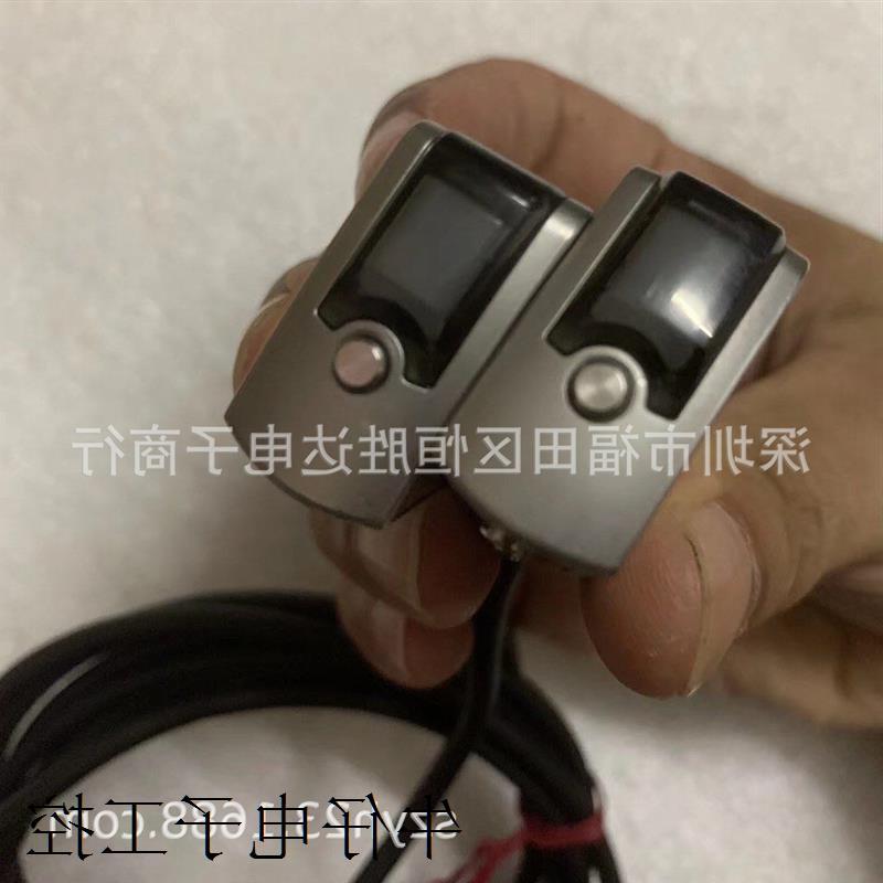 议价LR-ZB100N  基恩士LR-ZB100CN LR-ZB100N LR-ZH500CN LR 全新