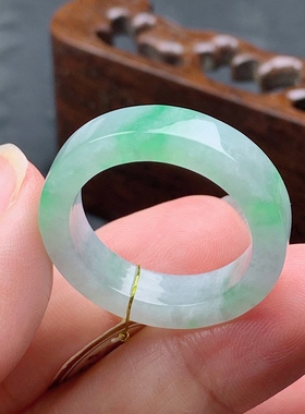 25.26号缅甸天然A货翡翠 T854  内径21.3/5.6/3.6mm 飘绿方戒戒指