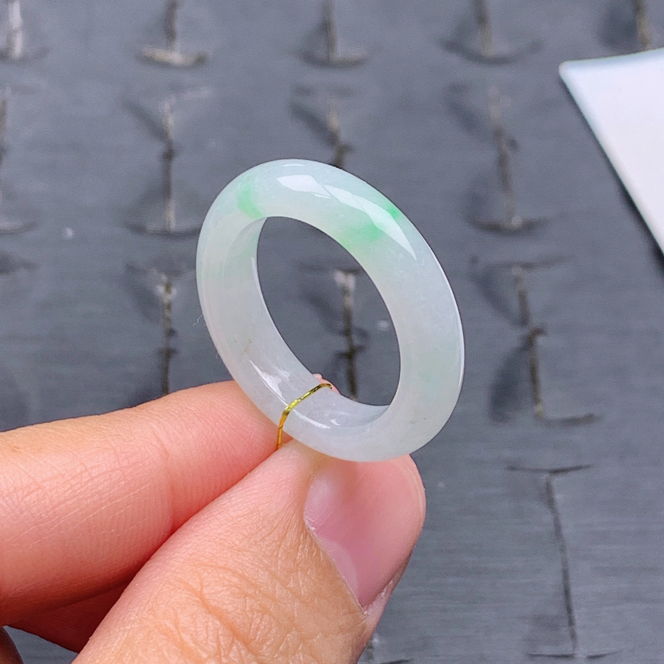 18号缅甸天然A货翡翠T496 内径18.6/5.4/3.6mm 飘阳绿戒指白底青
