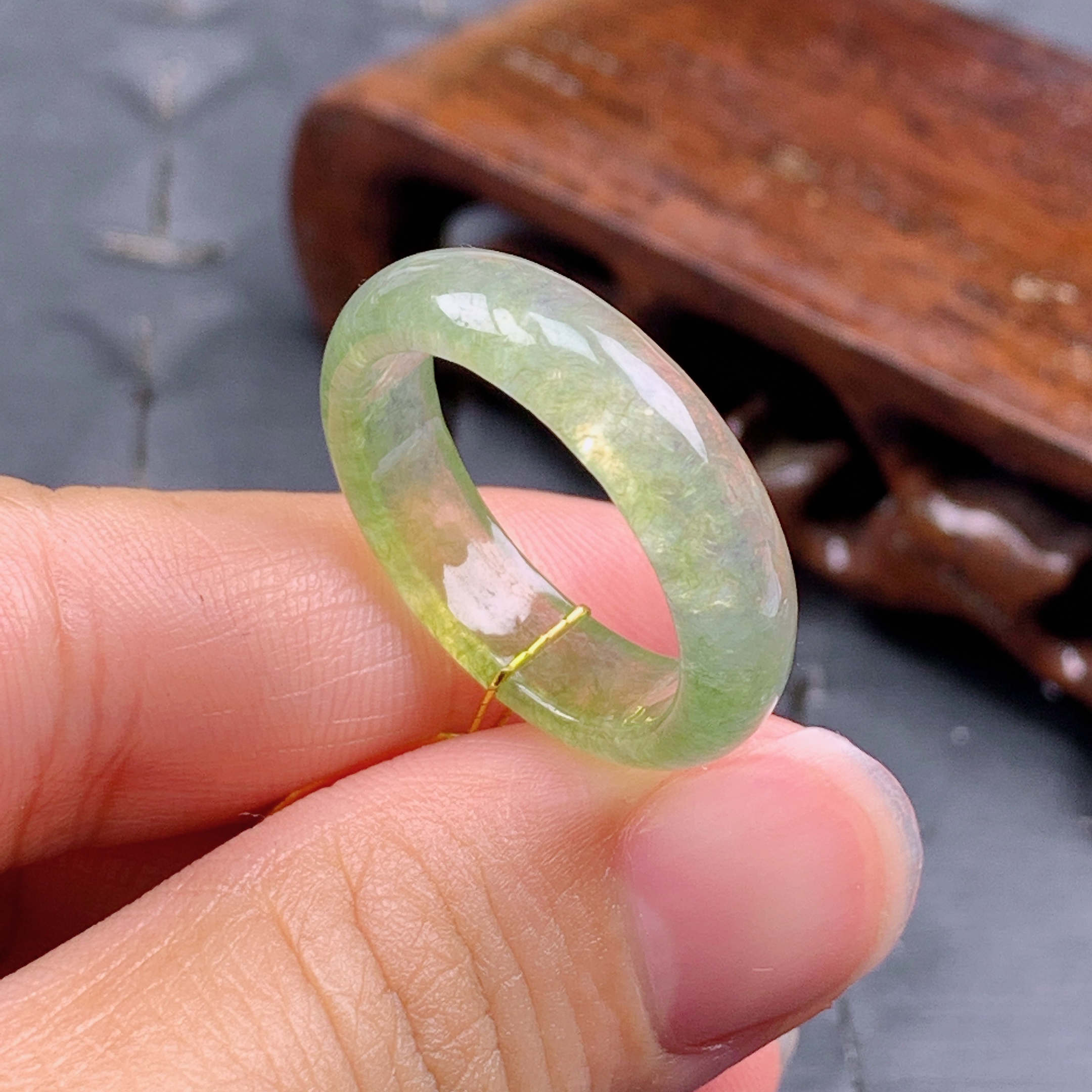 19号缅甸天然A货翡翠 T792 内径19/5.7/2.8mm 满圈冰黄起光戒指