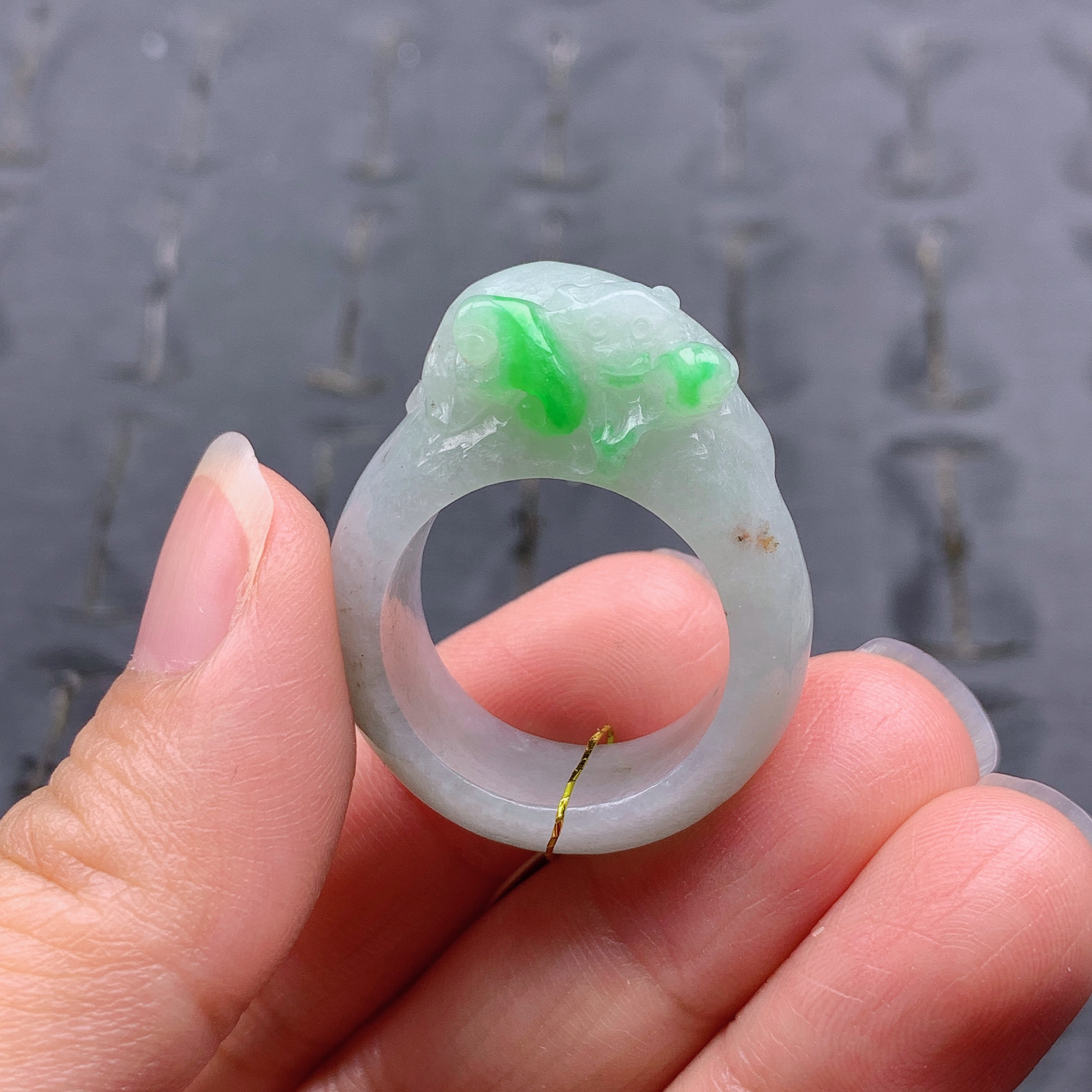 19号缅甸天然A货翡翠T668 内径19.1/10.2/4.3mm 冰润飘绿猴子戒指