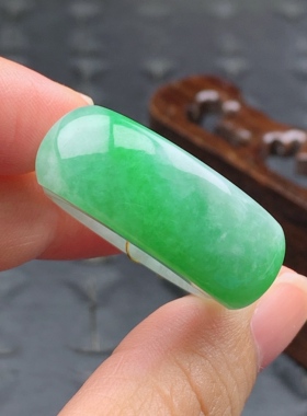 23-24号缅甸天然A货翡翠 T954 内径20.6mm 飘阳绿马鞍戒指扳指