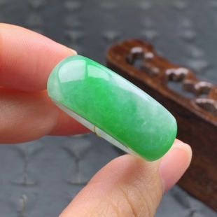 23-24号缅甸天然A货翡翠 T954 内径20.6mm 飘阳绿马鞍戒指扳指