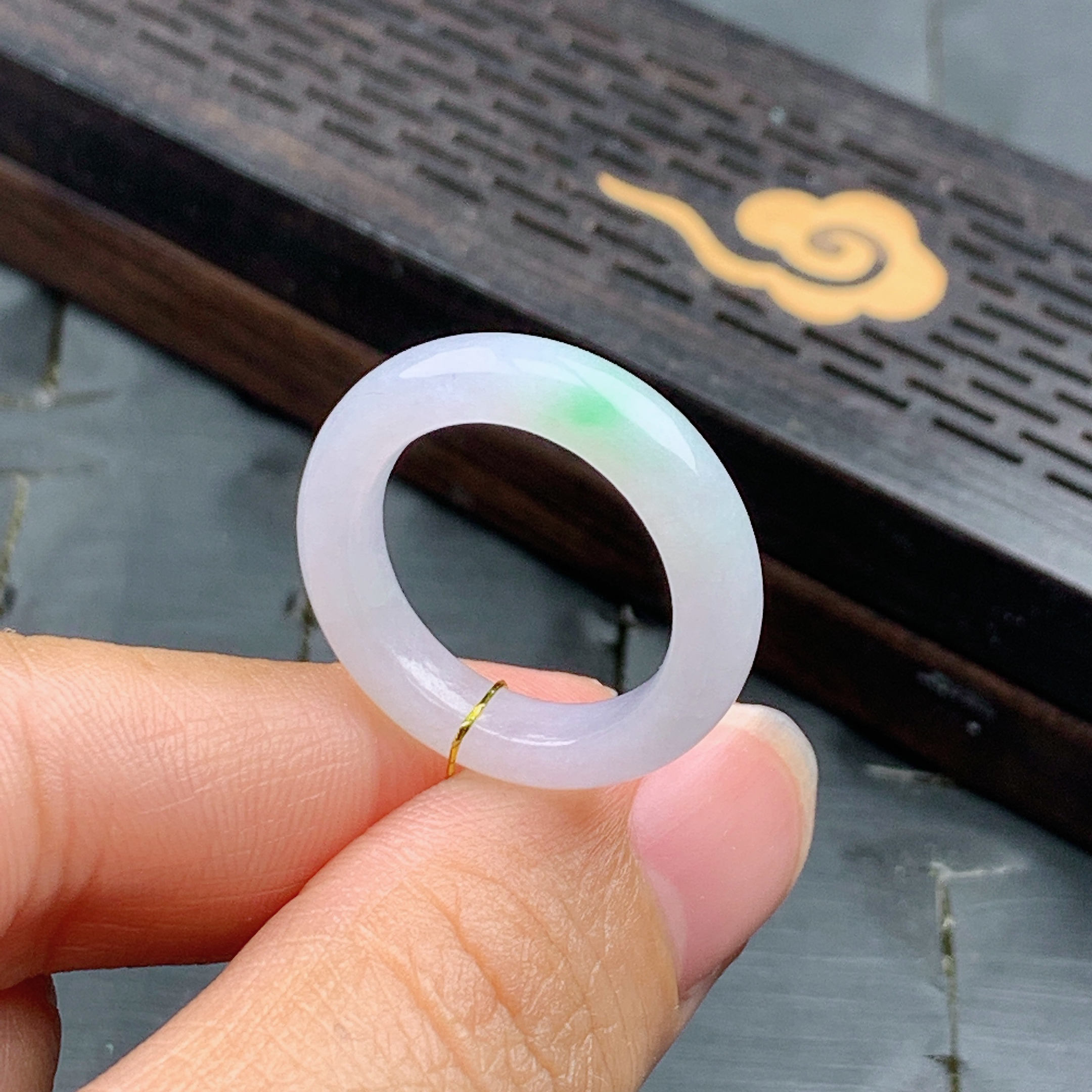 12号缅甸天然A货翡翠 T763 内径16.4/4.5/3.6mm 淡春彩戒指