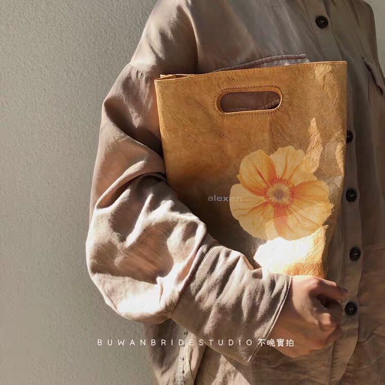 高品质好物|麦当劳亚历*大王 联名 ins个性牛皮纸特种纸防水手包