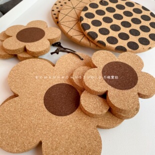 一眼击中|好看实用北欧花朵圆形软木杯托杯垫隔热垫锅垫