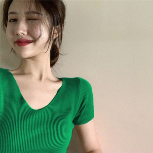 内搭绿色修身 2026夏季 v领针织T恤女冰丝薄款 短袖 性感百搭上衣 新款