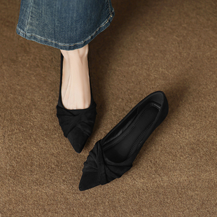 2026秋季新款百搭舒适黑色上班单鞋女温柔时尚尖头软底平底鞋女鞋