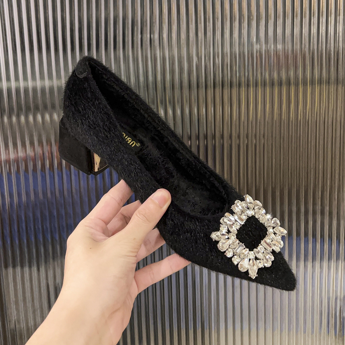 晚晚风尖头高跟鞋女冬季加绒保暖方扣钻浅口粗跟法式毛毛鞋单鞋女