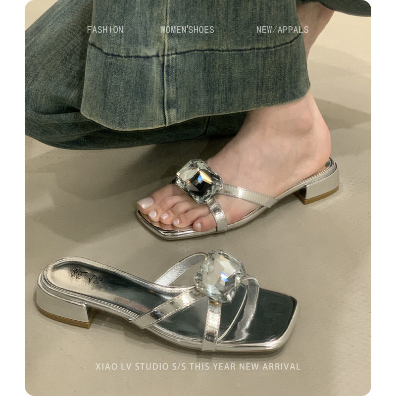 绝美高级感水钻方头凉拖鞋女夏2026新款外穿拖鞋露趾凉鞋大码4143