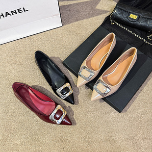 尖头酒红色漆皮低跟浅口单鞋女2026年新款春秋女鞋裸色高跟鞋粗跟