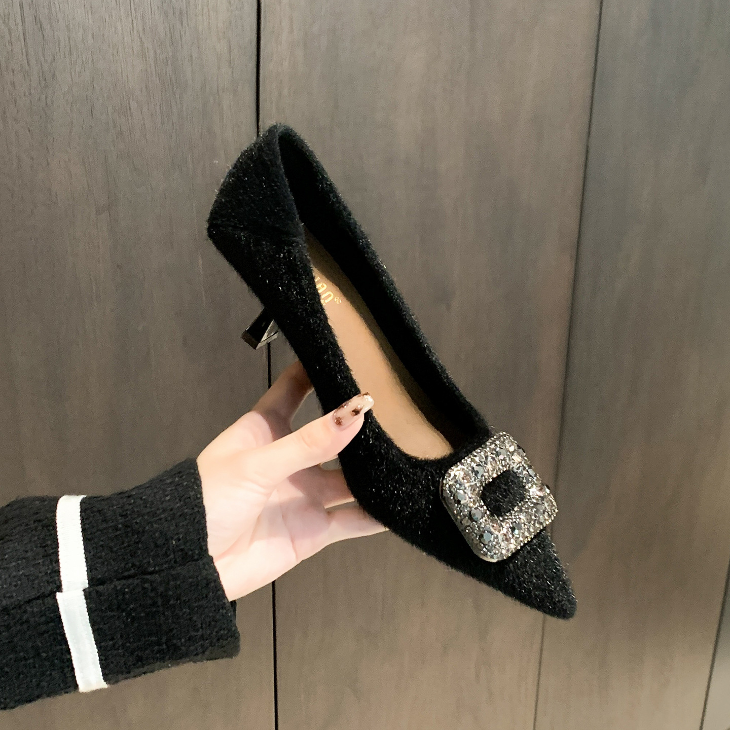 方扣高跟鞋女2026年新款秋季法式水钻小众高级感气质尖头细跟单鞋