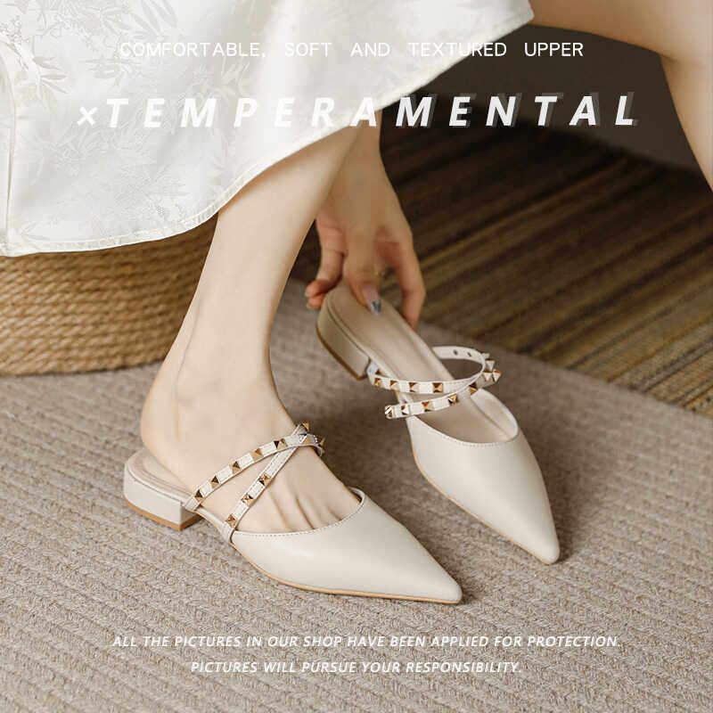 包头半拖鞋女夏外穿2026年新款时尚粗跟尖头平底铆钉一字带凉拖鞋