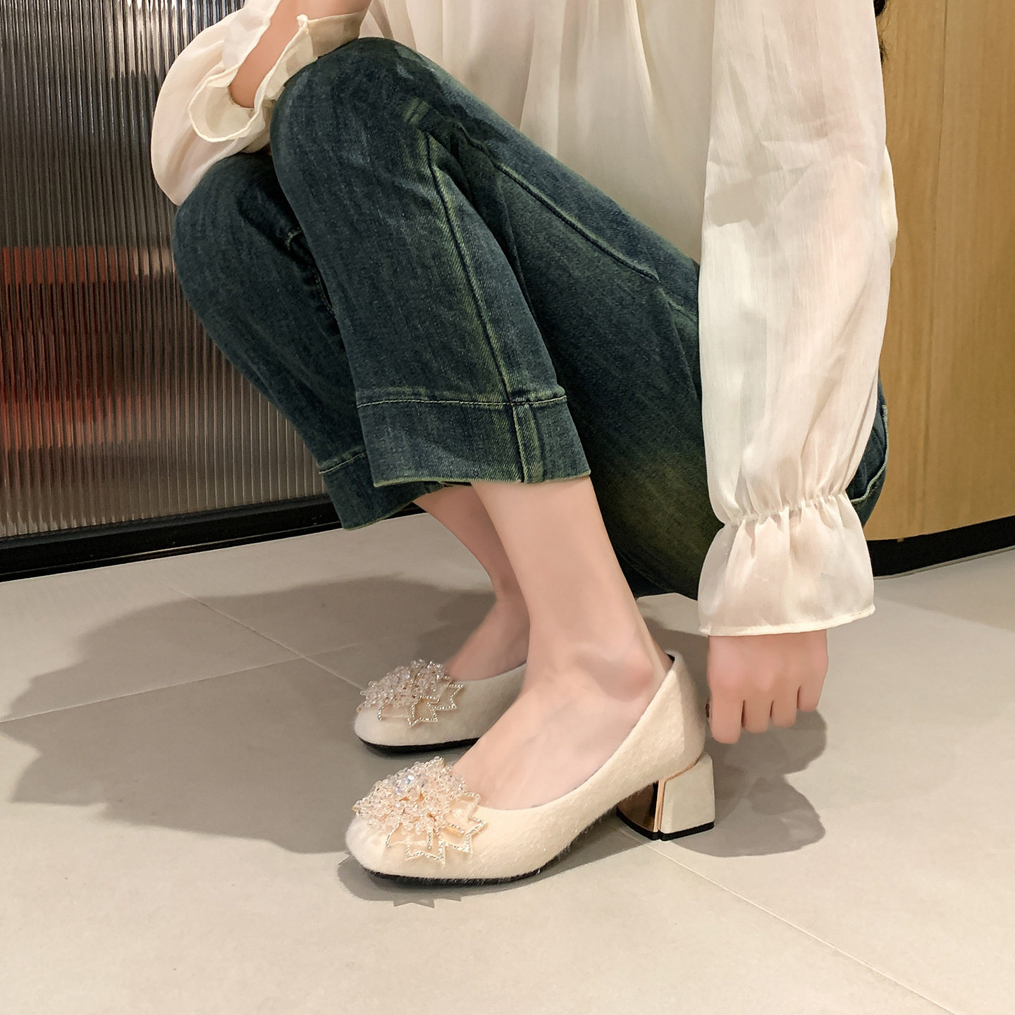 新娘婚纱伴娘毛茸茸加绒婚鞋2026冬季新款一脚蹬粗跟方头水钻女鞋