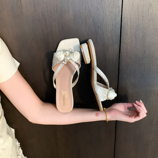 气质珍珠鞋低跟凉鞋女2026夏季新款韩版方头粗跟凉拖鞋大码女鞋