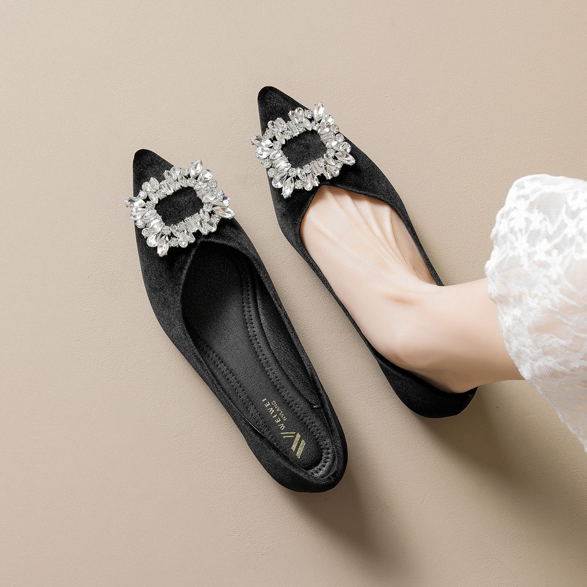 2026年新款爆款法式尖头黑色小香风浅口水钻温柔配裙子平底瓢鞋女,女鞋,浅口单鞋,淘宝优惠券,粉丝福利购,淘宝优惠卷