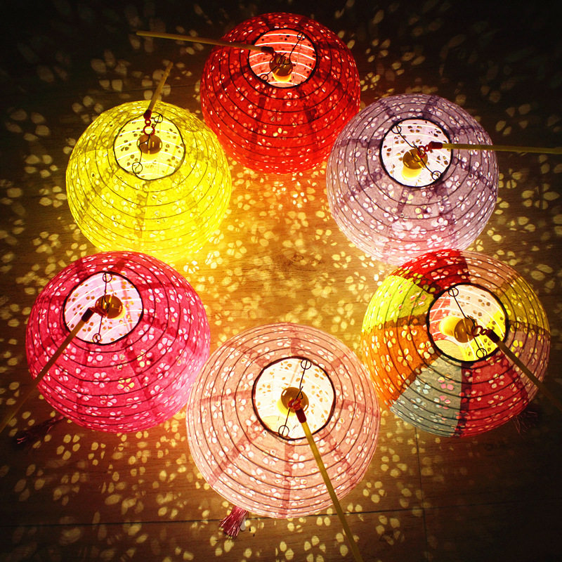 2018中秋节儿童纸灯笼幼儿园吊饰手提发光舞蹈装饰传统镂空灯笼|msdalam kategori bekalan perayaan/hadiah, Lantern - dari Buy2taobao.com untuk memberikan perkhidmatan ejen Taobao profesional membeli