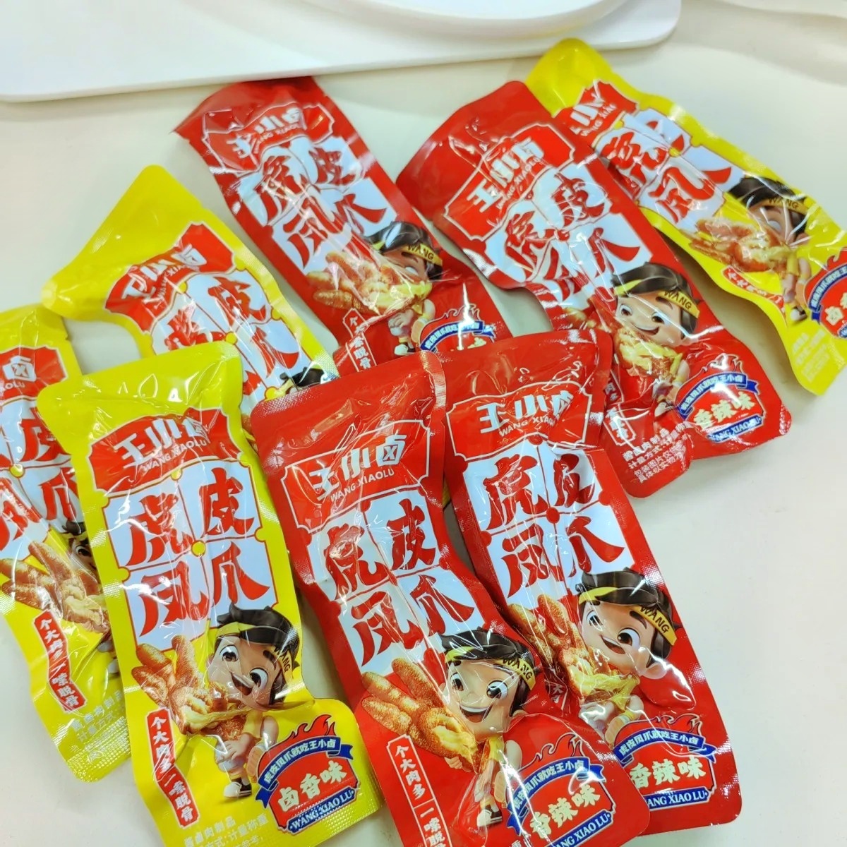 王小卤虎皮凤爪休闲宿舍追剧解馋卤味即食零食网红鸡爪小吃