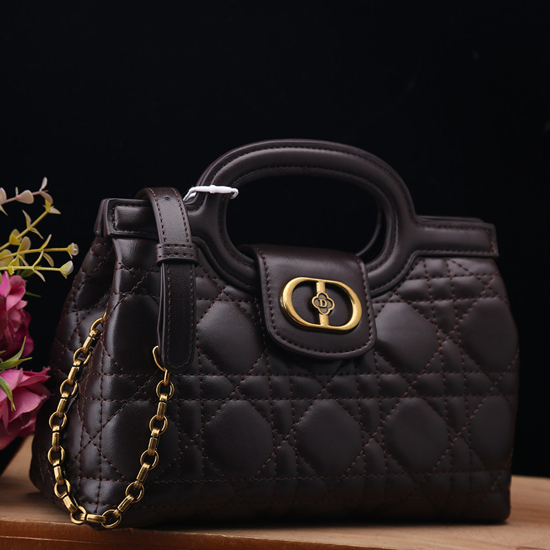 专柜正品菱格纹托特包女小香风羊皮手提包优雅精致金属扣链条包,箱包皮具/热销女包/男包,托特包,淘宝优惠券,粉丝福利购,淘宝优惠卷