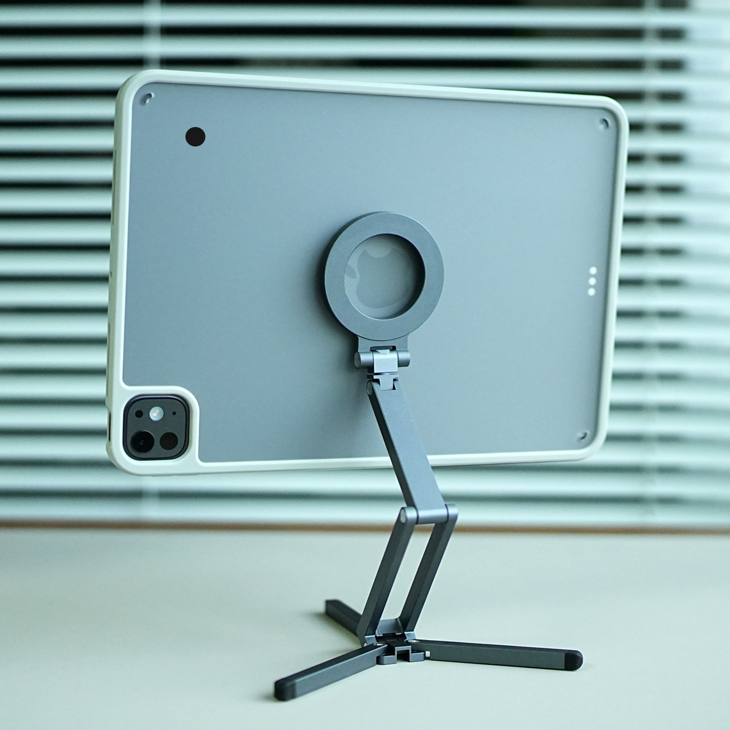 米斯登手机平板电脑通用折叠式便携磁吸支架magsafe桌面追剧网课直播自拍底座架子iPad迷你6/7金属新款三脚架,3C数码配件,平板电脑支架,淘宝优惠券,粉丝福利购,淘宝优惠卷