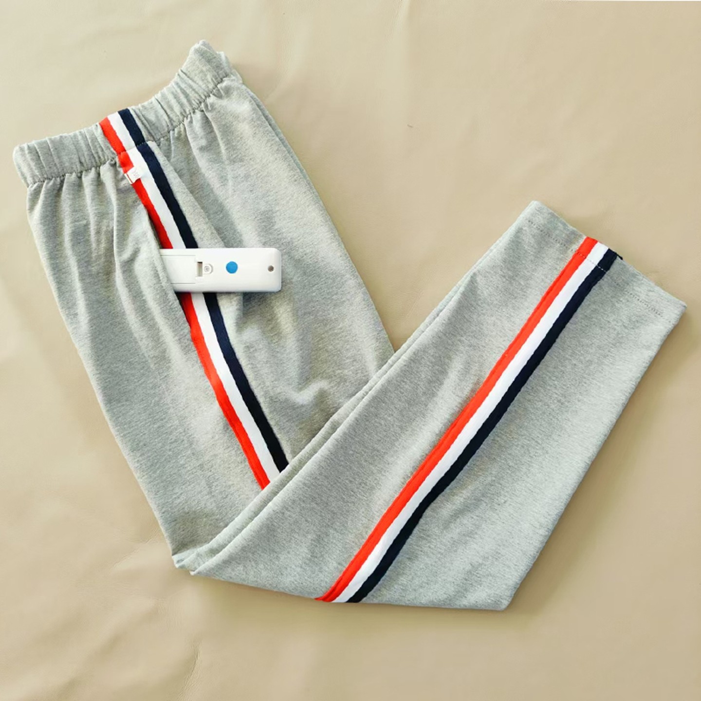 冬季加绒校服裤子男女浅灰拼红白藏蓝三道杠直筒宽松校裤四季可选,运动服/休闲服装,运动长裤,淘宝优惠券,粉丝福利购,淘宝优惠卷