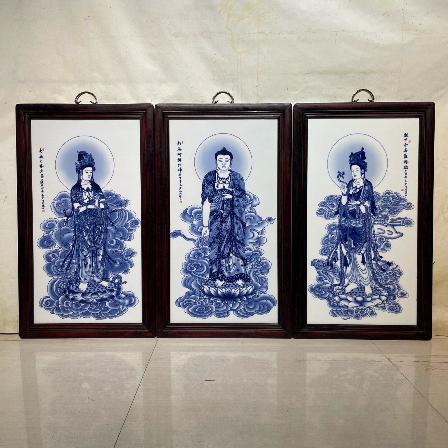 王步作品红木镶瓷板画青花人物西方三圣挂屏纯手绘佛像神像玄关画