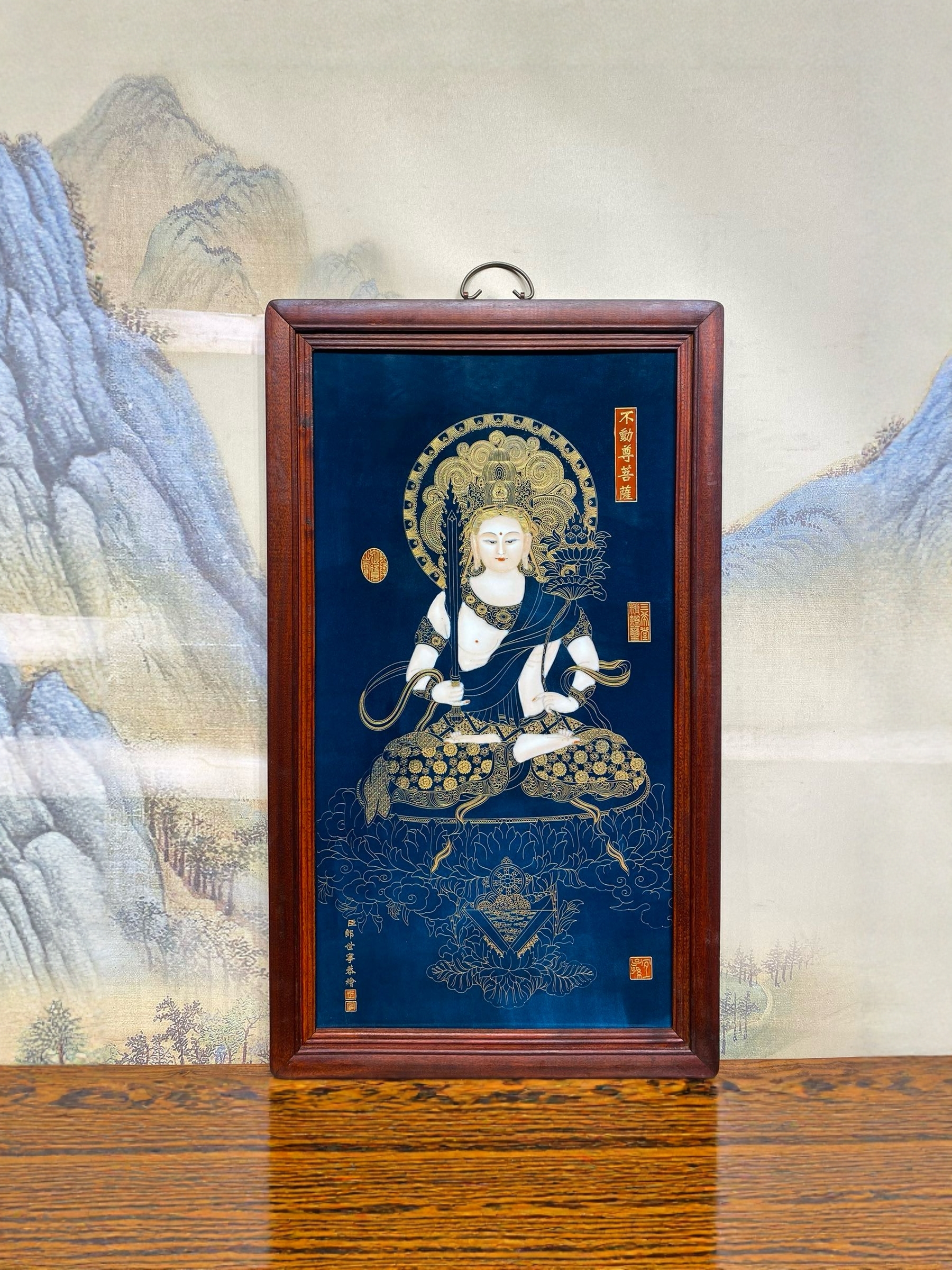 郎士宁作品红木镶瓷板画掐丝不动尊菩萨挂屏景德镇名家手绘装饰画