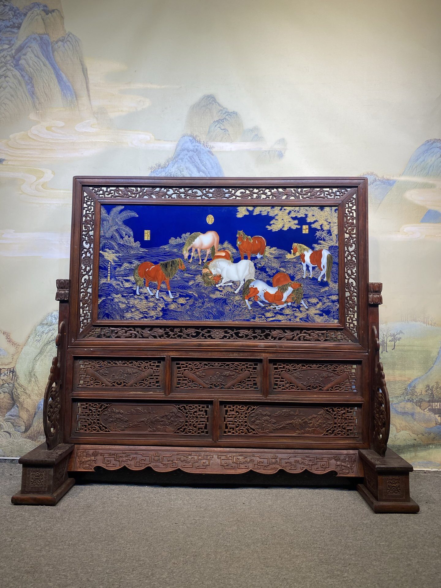 郎世宁作品红木透雕镶瓷板画珐琅掐丝八骏图落地插屏手绘大屏风