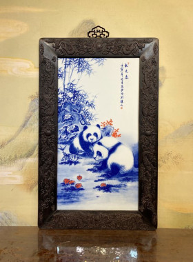 王步作品红木雕龙镶瓷板画青花动物春之歌挂屏熊猫国宝手绘陶瓷画