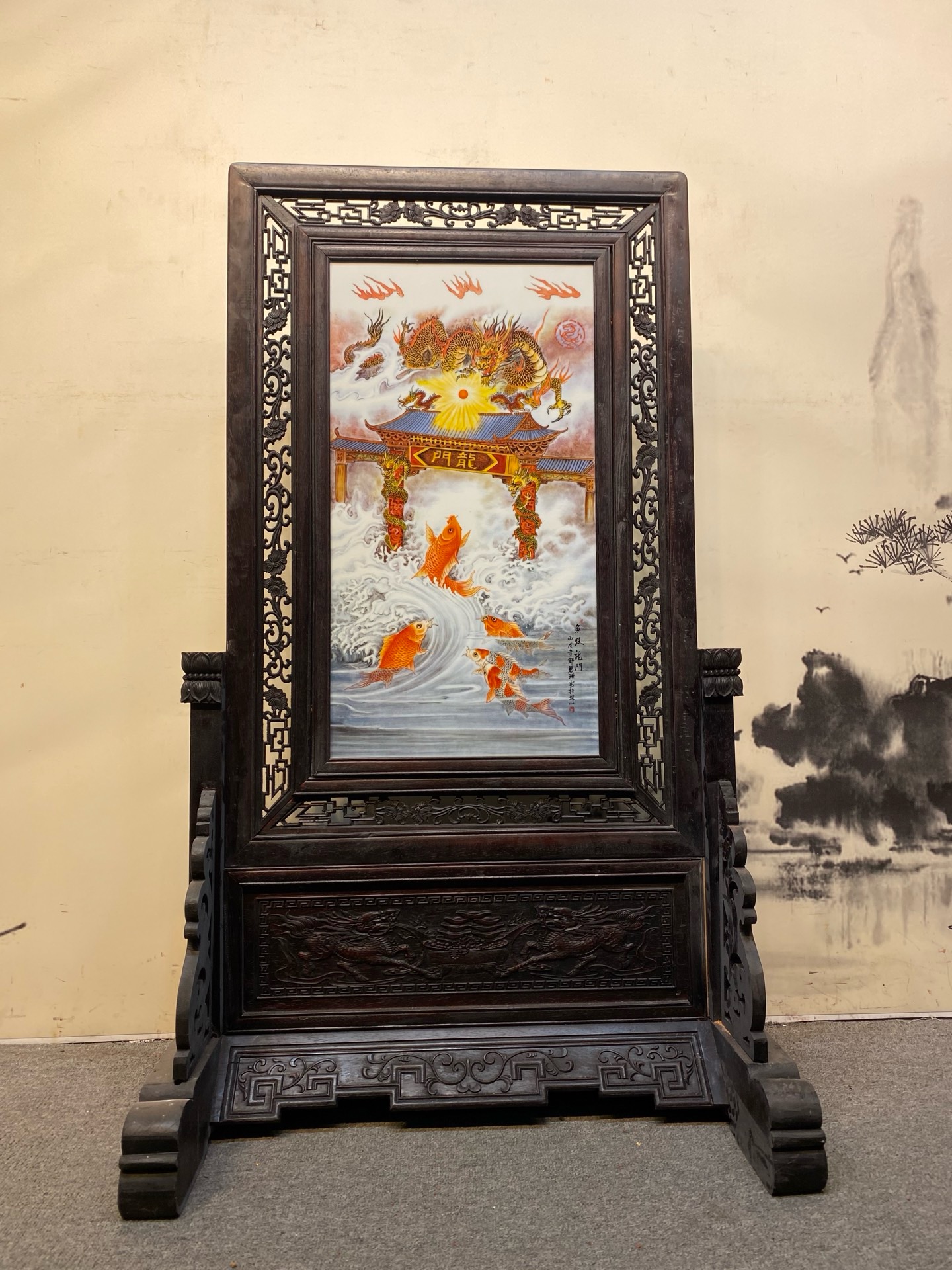 王步作青花釉里红荷花连年有余邓碧珊作鱼跃龙门名家手绘双面插屏