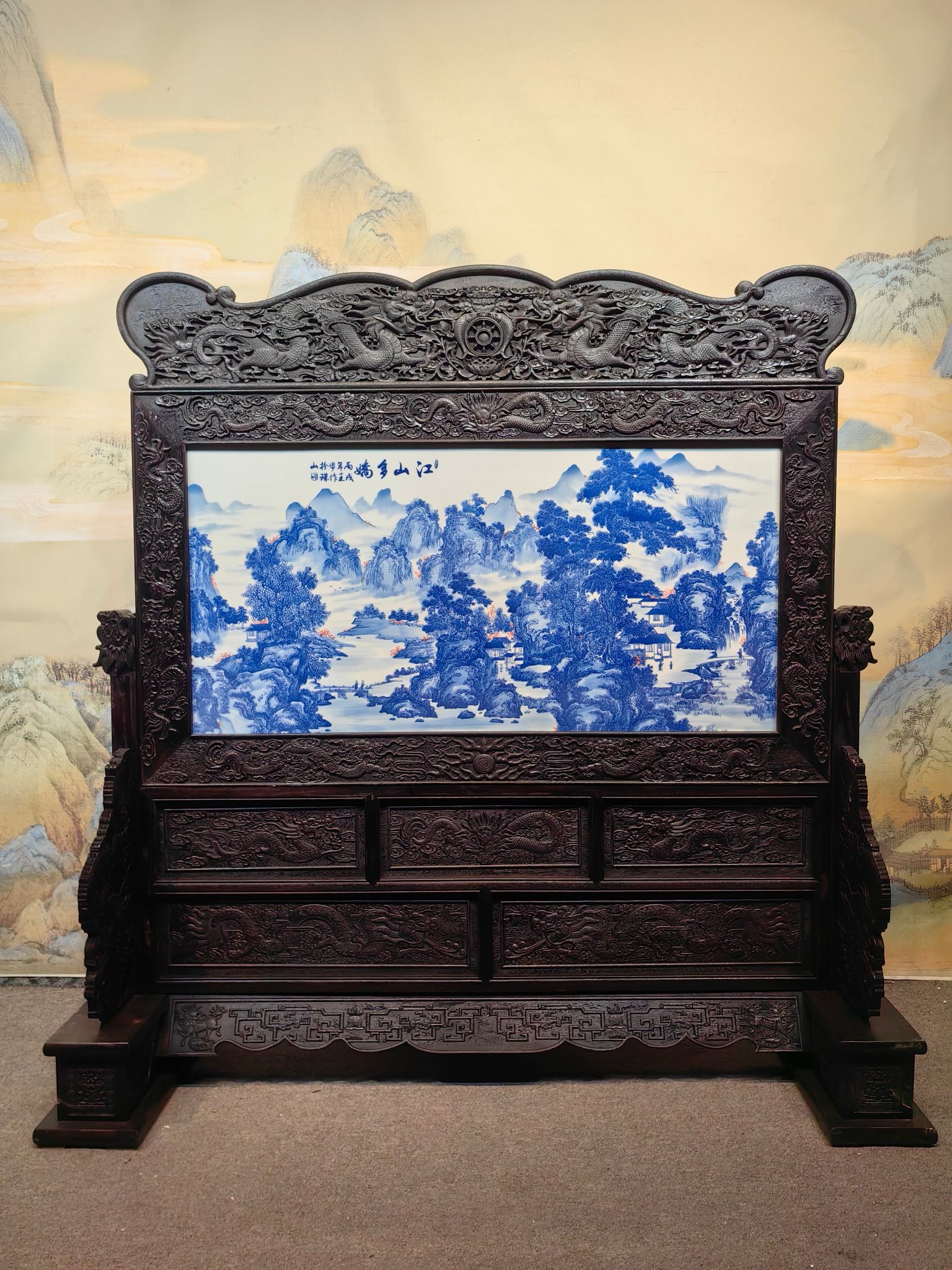 王步作品红木雕龙纹饰镶瓷板画青花山水江山多娇屏风手绘大插屏