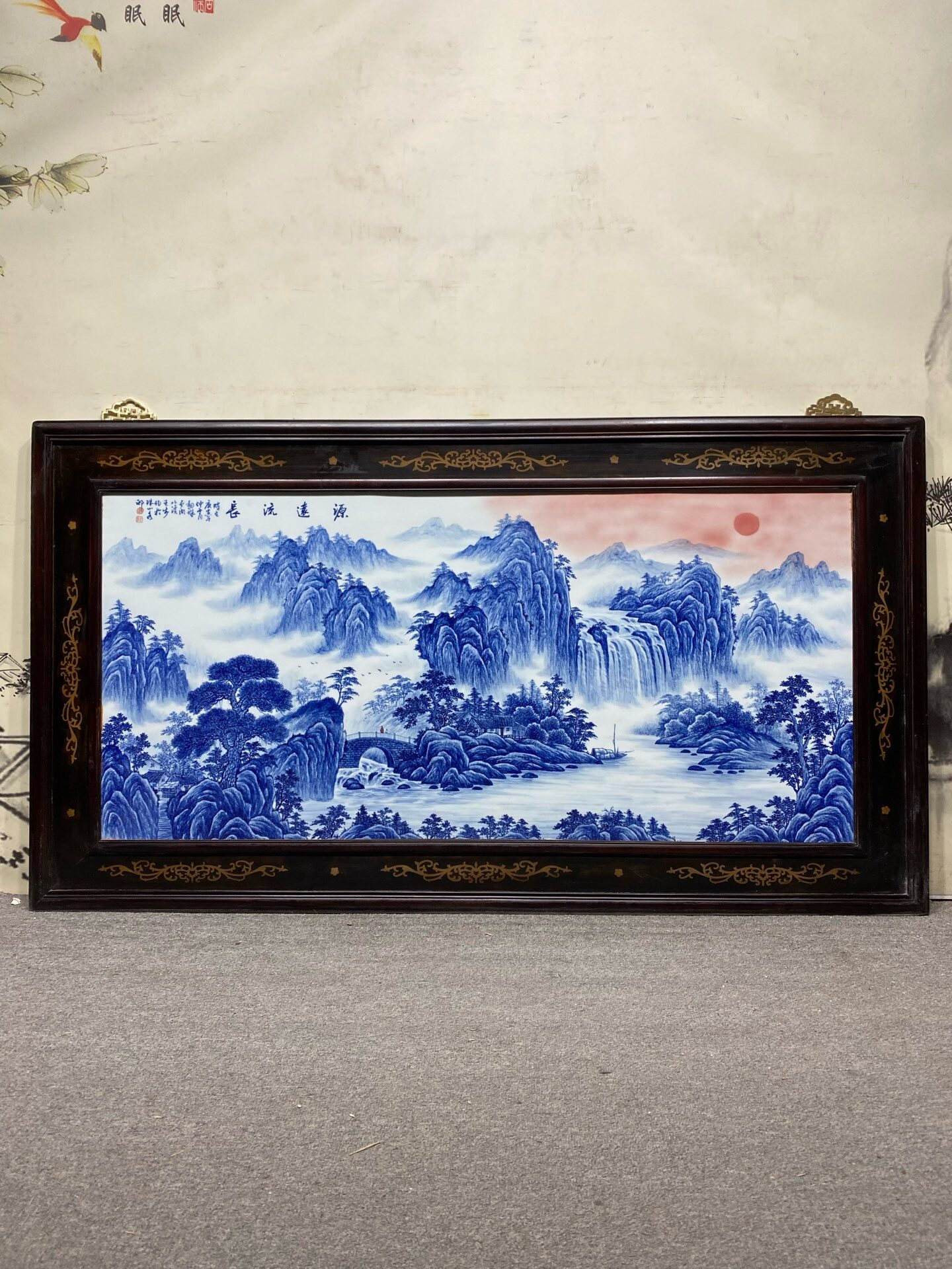 王步作品红木镶贝壳镶瓷板画青花山源远流长中堂挂屏百分百纯手绘