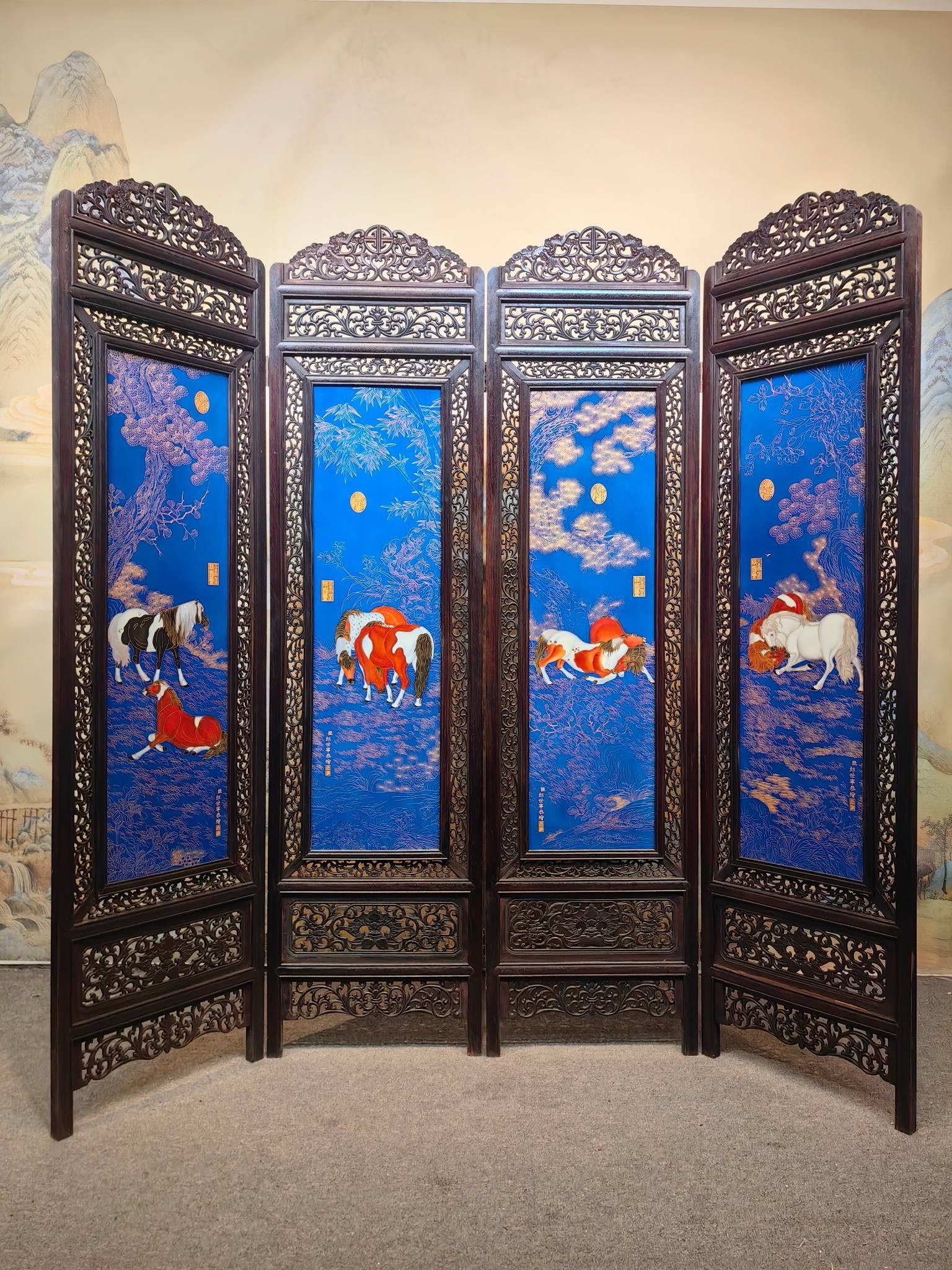 郎世宁作品红木镶瓷板画掐丝八骏图四折落地屏风精品手绘陶瓷画