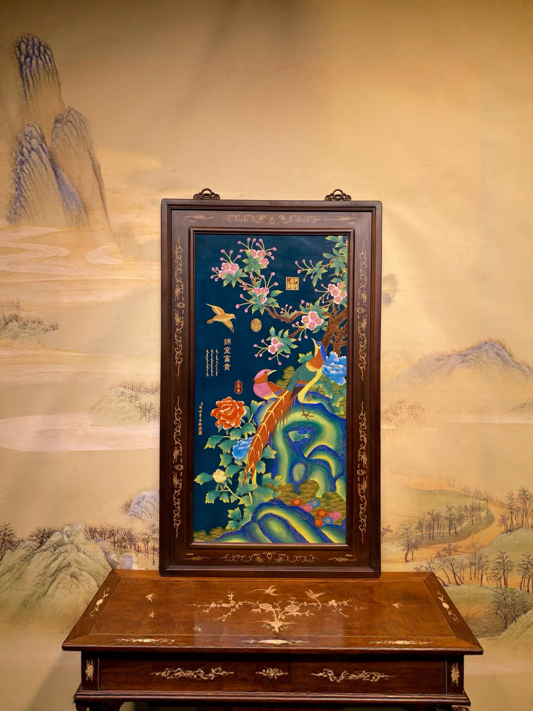 郎世宁作品红木镶贝壳镶瓷板画珐琅掐丝锦堂富贵中堂挂屏精品瓷画