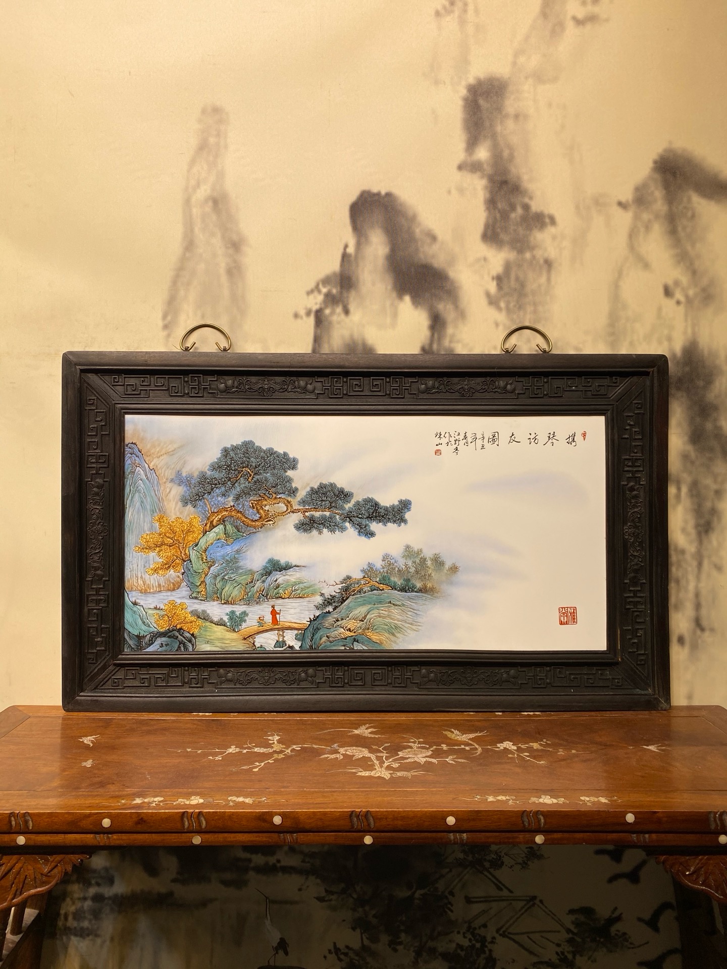 汪野亭作品红木镶瓷板画粉彩山水携琴访友挂屏陶瓷画装饰画挂画