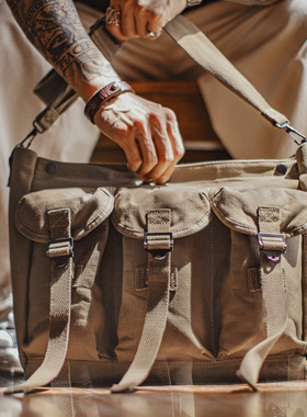 马登工装美式沙漠战术挎包户外训练黄色单肩包大容量手提邮差包男