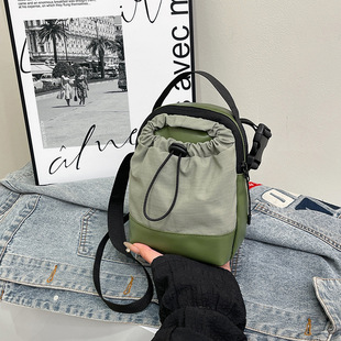 轻便蛋蛋包水壶包休闲斜挎包手机包mini百搭单肩抽绳小包 2025新款
