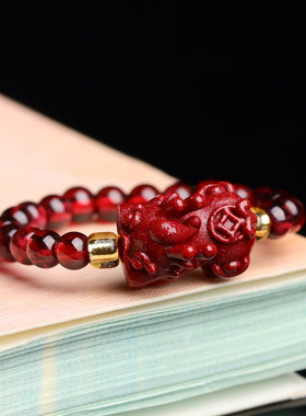 高含量朱砂天然水晶石榴石戒指圆珠四叶草弹力指环设计女士款貔貅