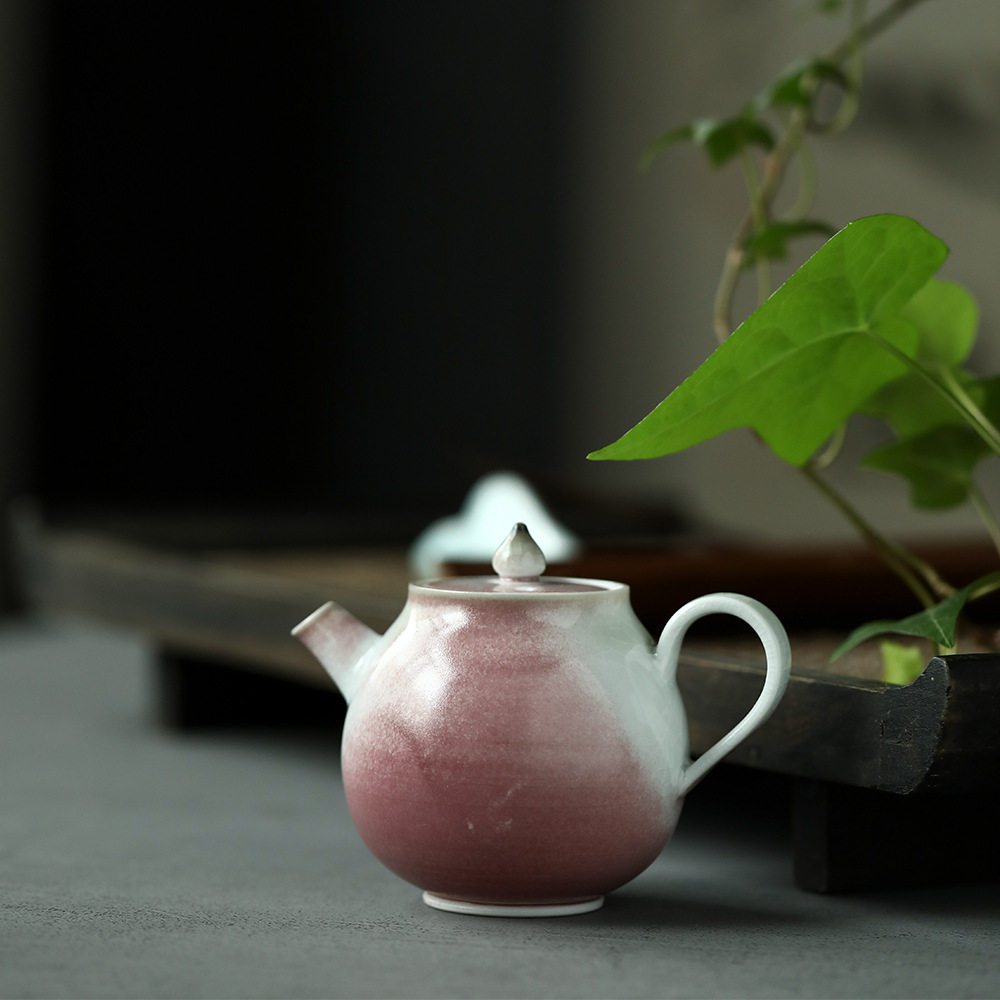 景德镇溪红水滴陶瓷茶壶手拉坯球孔主人壶溪红釉把玩壶桃红茶壶