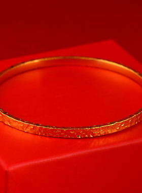 黄金色沙金实心里外一色轻奢时尚女士新款饰品三面碎冰纹手镯