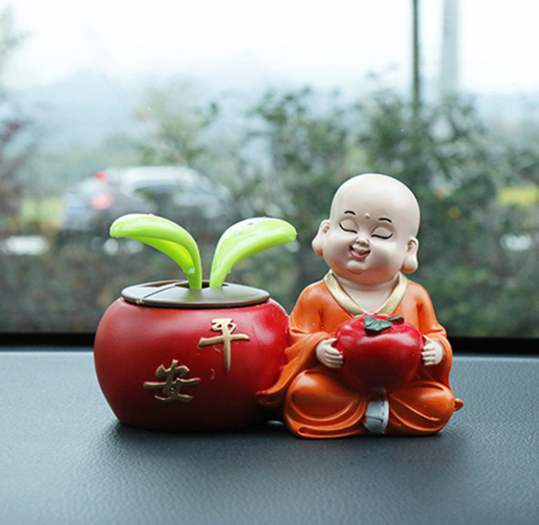 太阳能摇摆小和尚汽车摆件树脂汽车用品美好寓意送礼手办