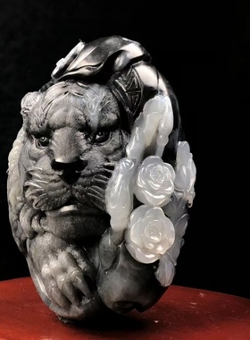 把件苏工雕刻和田玉青花籽料