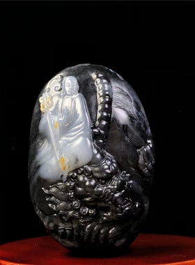 黑白分明苏工雕刻和田玉青花籽料