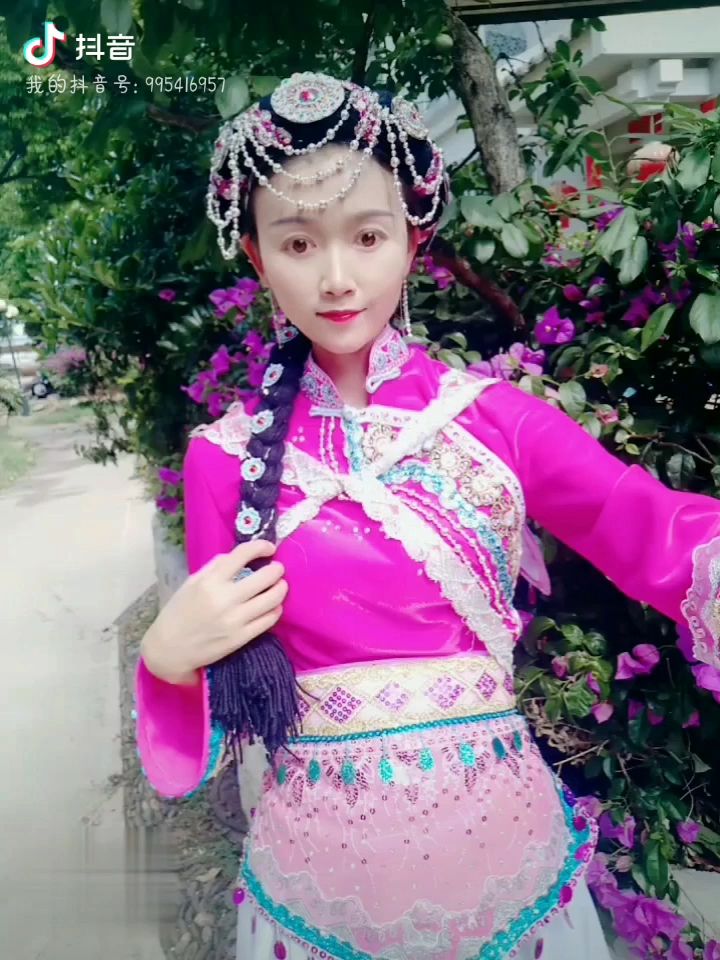 快乐阳光星星唱歌的家乡云南丽江纳西族民族演出服表演服装定制