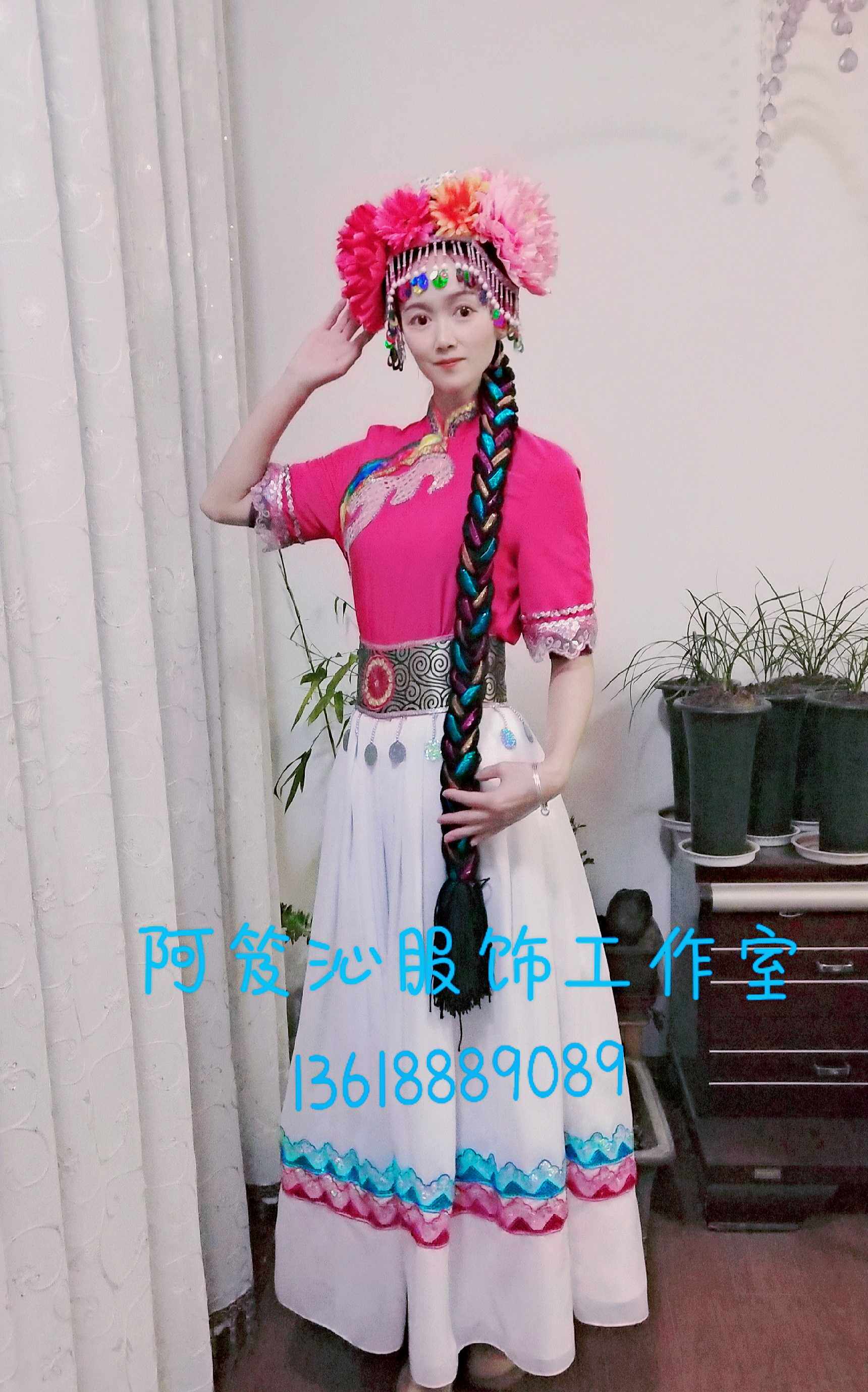 云南丽江少数民族纳西族摩梭纳西情歌舞蹈服头饰演出服装定制