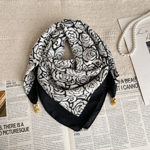 丝巾女士磁吸扣春秋冬季护颈围脖小方巾高级感保暖三角巾时尚围巾